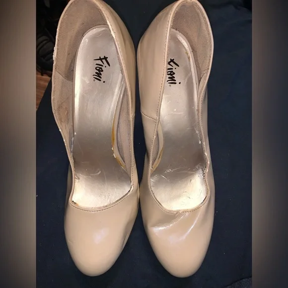 High heels - Picture 2 of 2